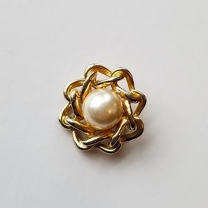 ❗Vintage Signed Faux Pearl Gold Tone Braid Button Brooch❗